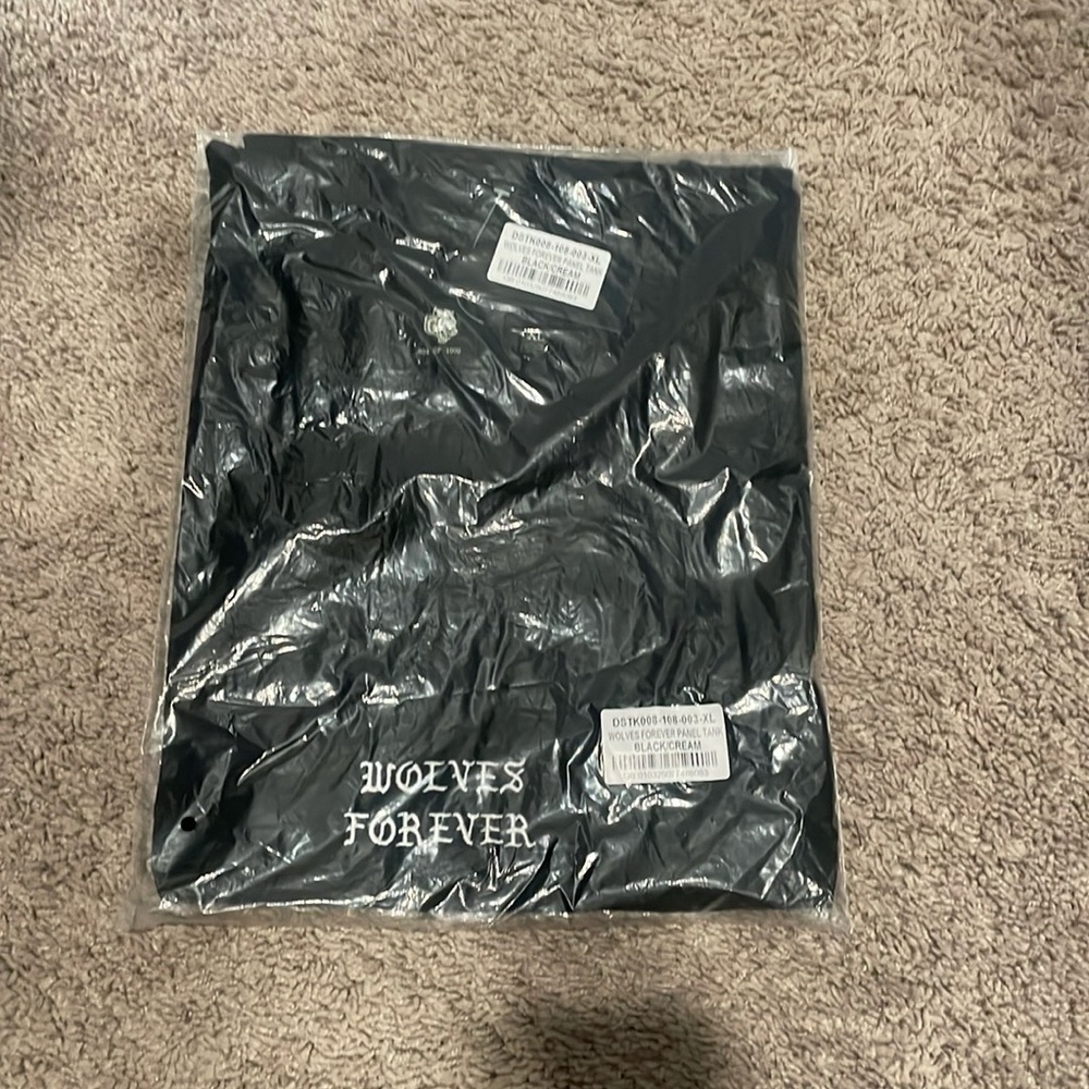 Black wolves forever tank xl
